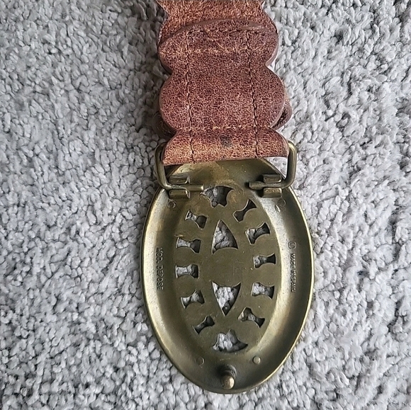 Vintage Avignon Belt Womens Small Brown Leather Perforated Brass Buckle Boho USA - Picture 5 of 9